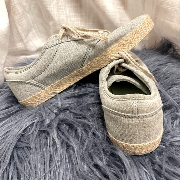 Vans - Picture 1 of 7